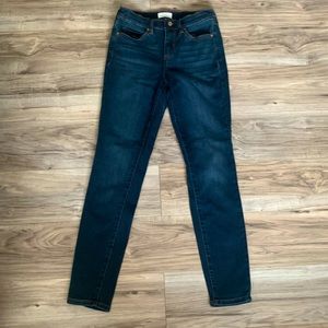 Nicole Miller High Rise skinny Jeans! Size 4 in Woman!!🌷